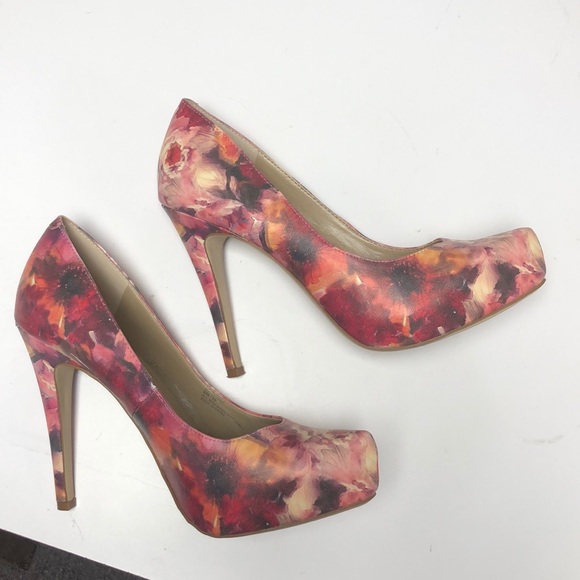 BCBGeneration Size 8 Parade heels - Picture 3 of 10